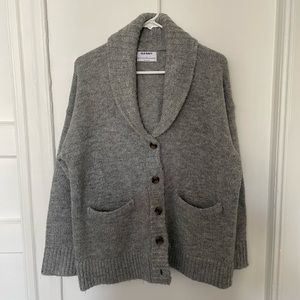 Old Navy cardigan. Size M. Grey.